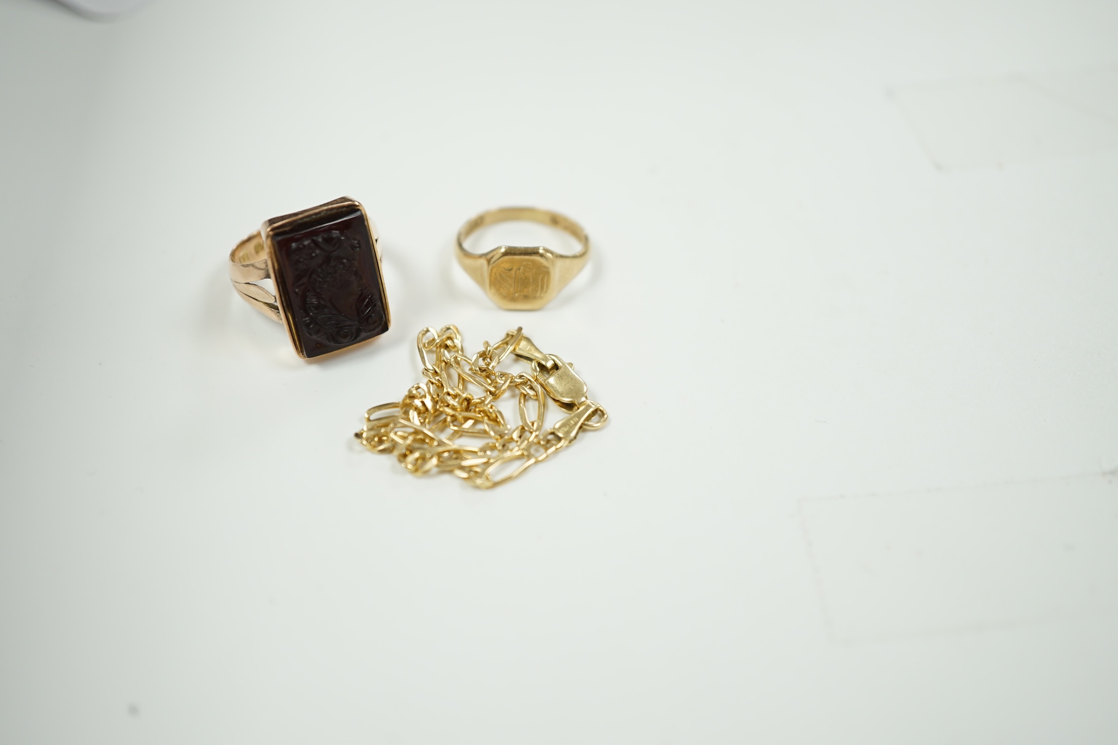 A modern 9ct gold and hardstone cameo set ring, size M, a small 9ct gold signet ring and an Italian 14kt bracelet
